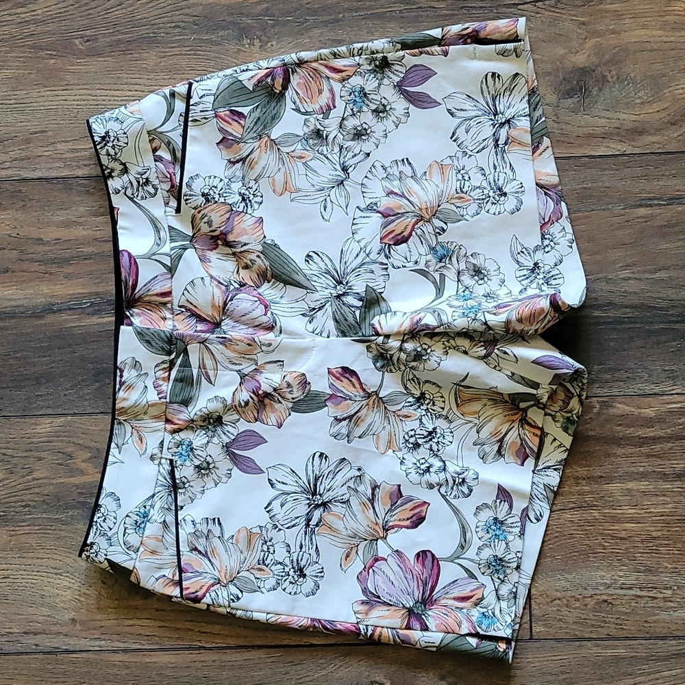 NWT White House Black Market Shorts 5"
